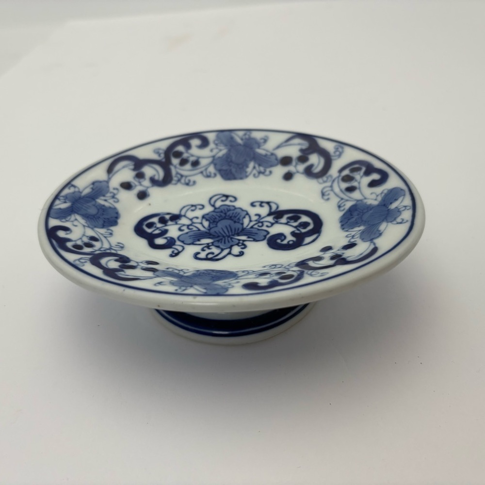 Vintage Pedestal Chinoiserie Blue and White Floral Ceramic Soap Dish